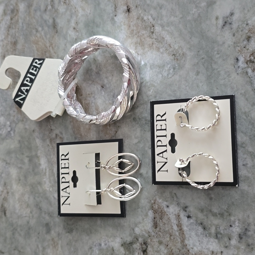 NAPIER BRAND WOMENS FASHION JEWELRY BUNDLE OF 3 ITEMS